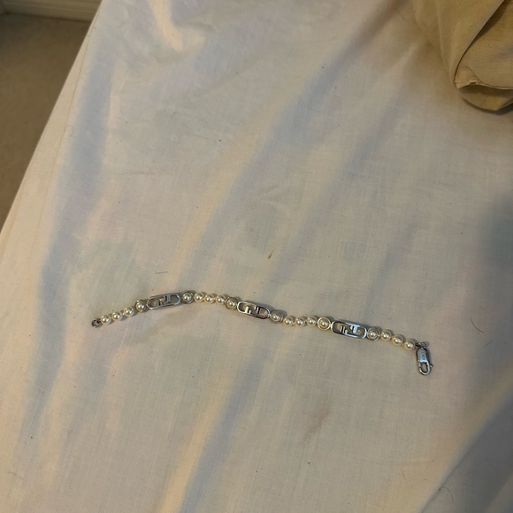 Like new Fendi Pearl Bracelet . - Picture 3 of 5